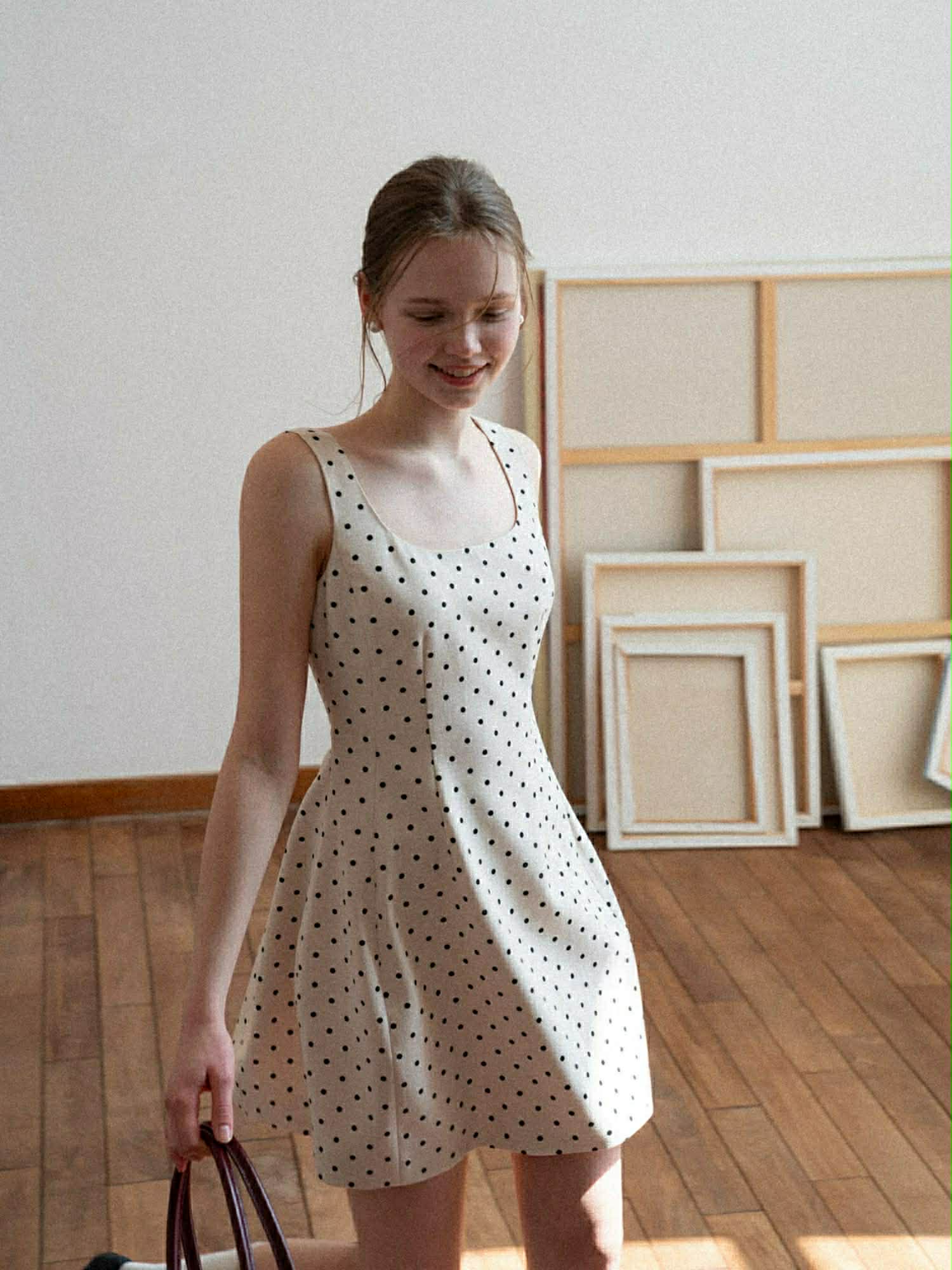 “Yumii Clothing“ J白い水玉模様のドレス